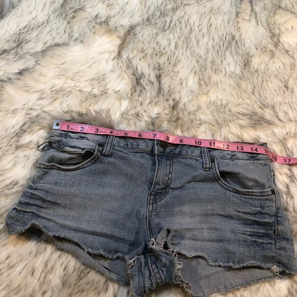 3/$15 🌻 Zanadi Light Wash Mid Rise Denim Jean Shorts - Picture 4 of 12
